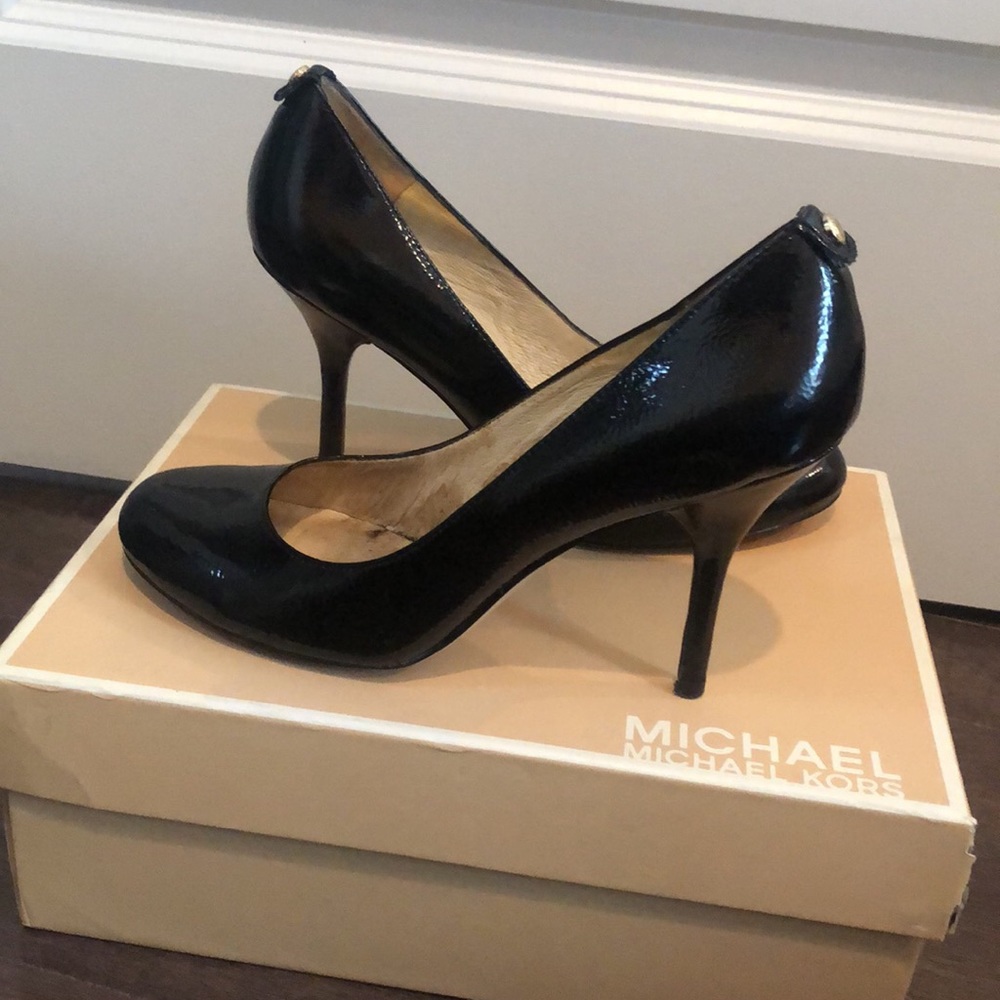 Michael Kors patent black pumps